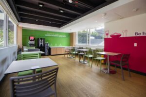 Trabaja en cafetería REAL